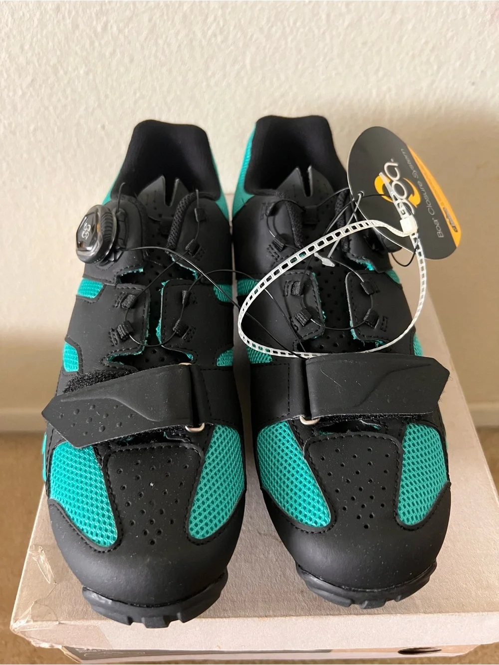 Giro Women's Cycling Shoes in Teal and Black with Boa-style Dial